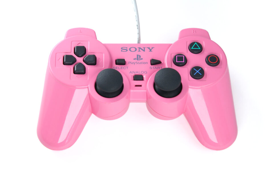 Retro Joystick #16: DualShock 2 Pink